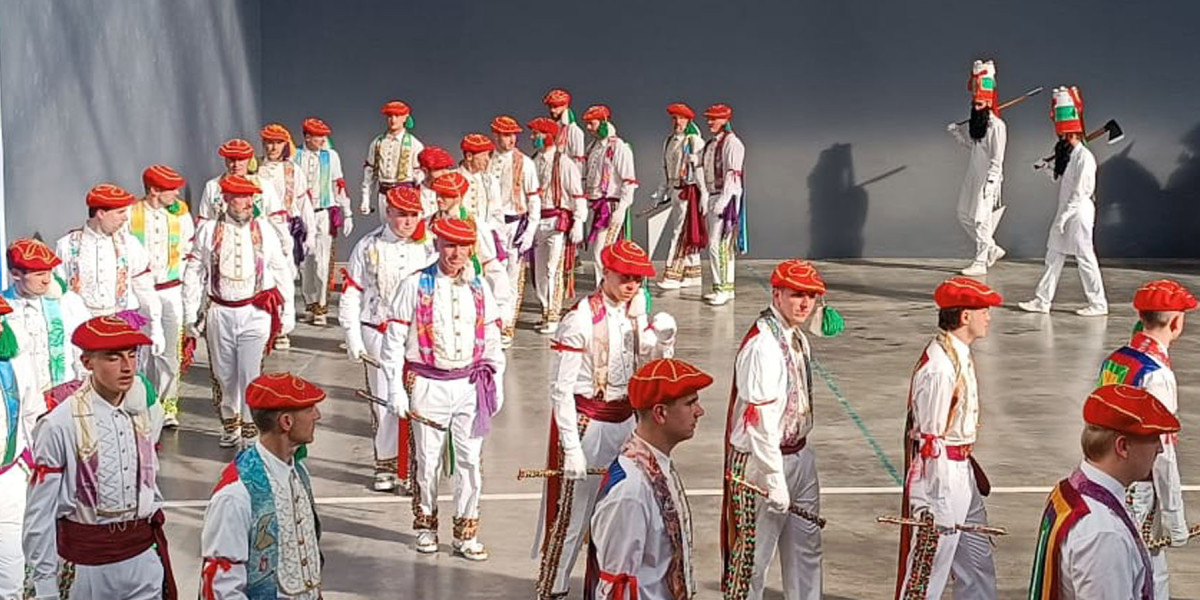 Luzaideko Bolantek musikaren aldeko omenaldia egin dute